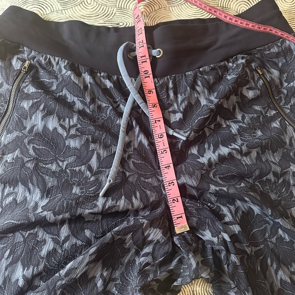 Athleta Blue Floral Print Trekkie North HighRise QuickDry UPF50+ Joggers NWOT 18 - Picture 13 of 16
